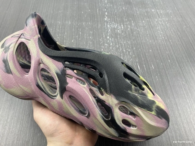 Yeezy IG9562 Foam RNR MX Adidas Carbon 0804